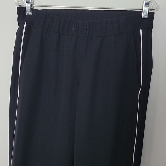 Lululemon crop wide leg pant Sz 8 Black - Picture 2 of 7